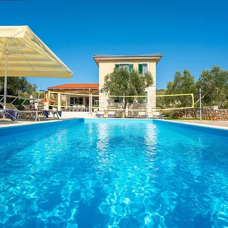 Lara Villa Verunić