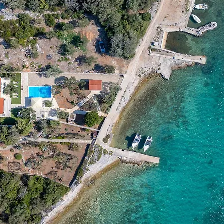 Lara Villa Verunić