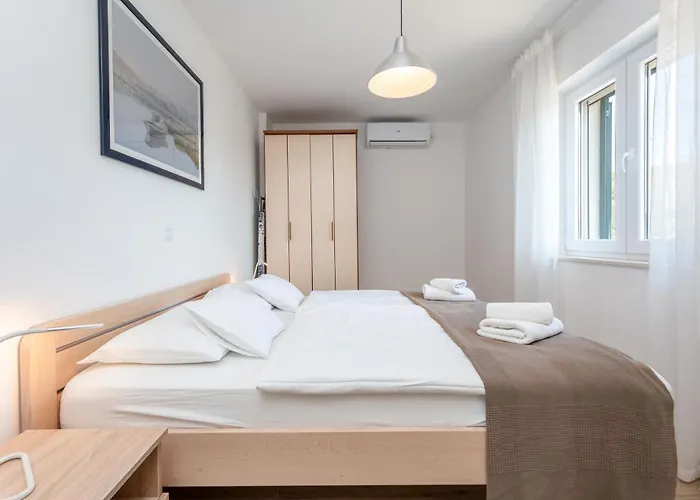 Lara Βίλα Verunić