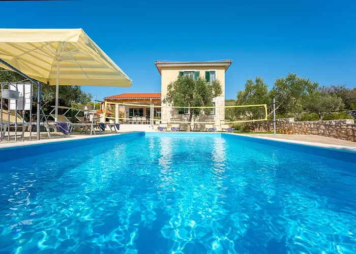 Lara Villa Verunić