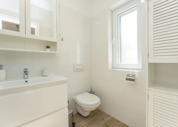 Lara Villa